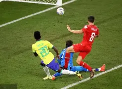 体育赛事-湖人战术调整示好艾顿